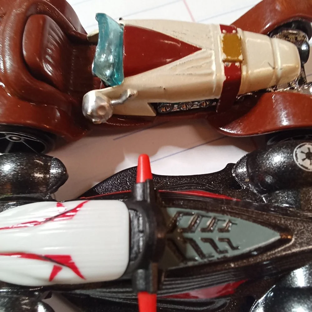 Hot Wheels Star Wars Character Cars Lot of 2 Darth Vader Obi Wan Kenobi